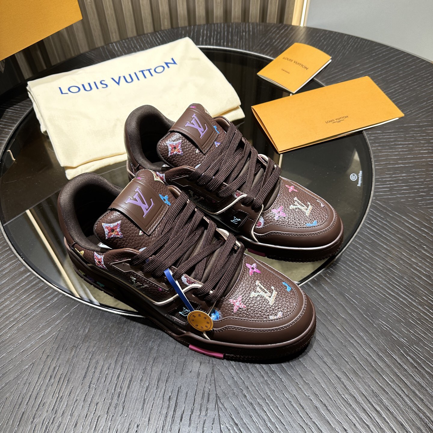 اسنیکر مردانه برند LouisVuitton