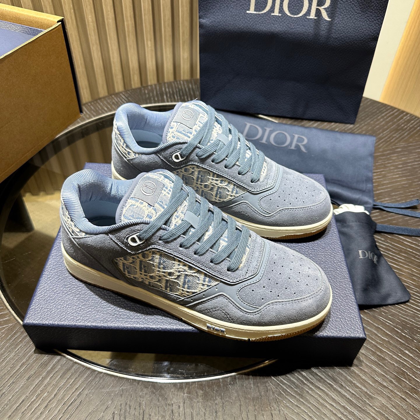 اسنیکر برند Dior
