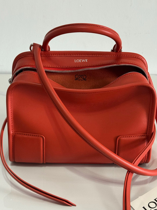 کیف زنانه برند Loewe