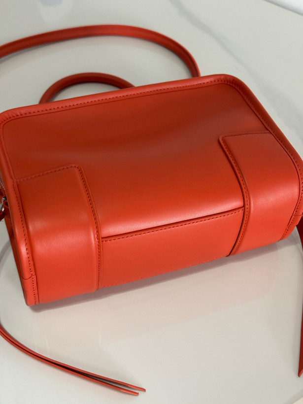 کیف زنانه برند Loewe