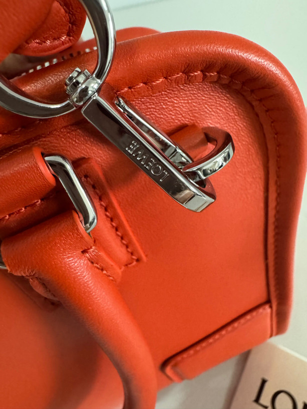 کیف زنانه برند Loewe