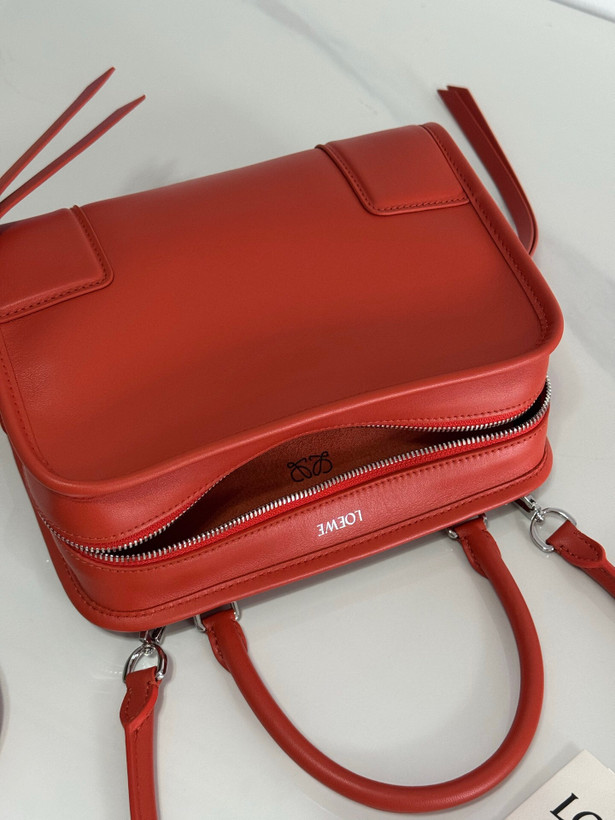 کیف زنانه برند Loewe