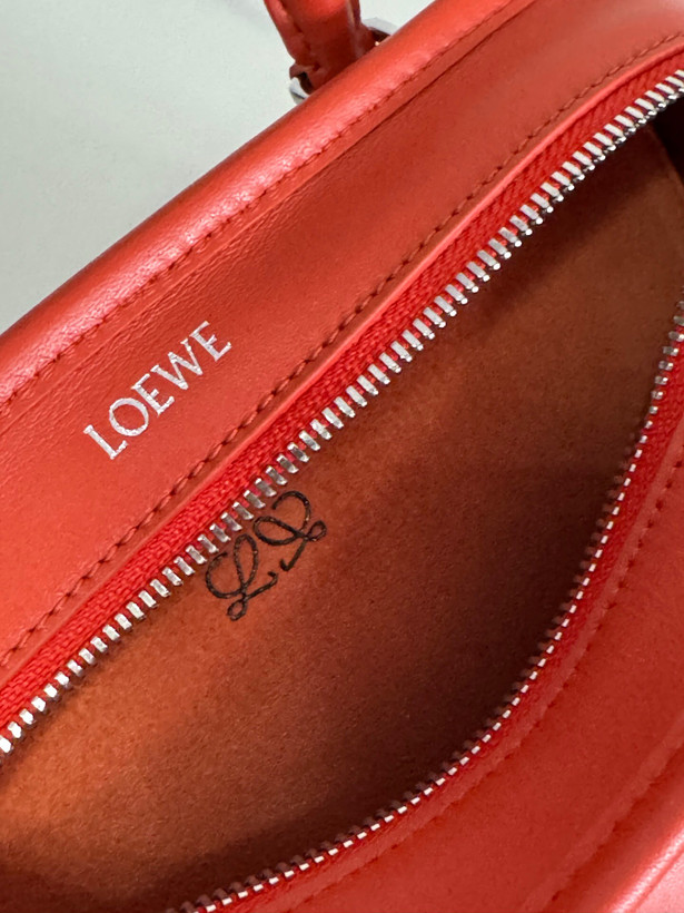کیف زنانه برند Loewe
