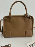 کیف زنانه برند Loewe