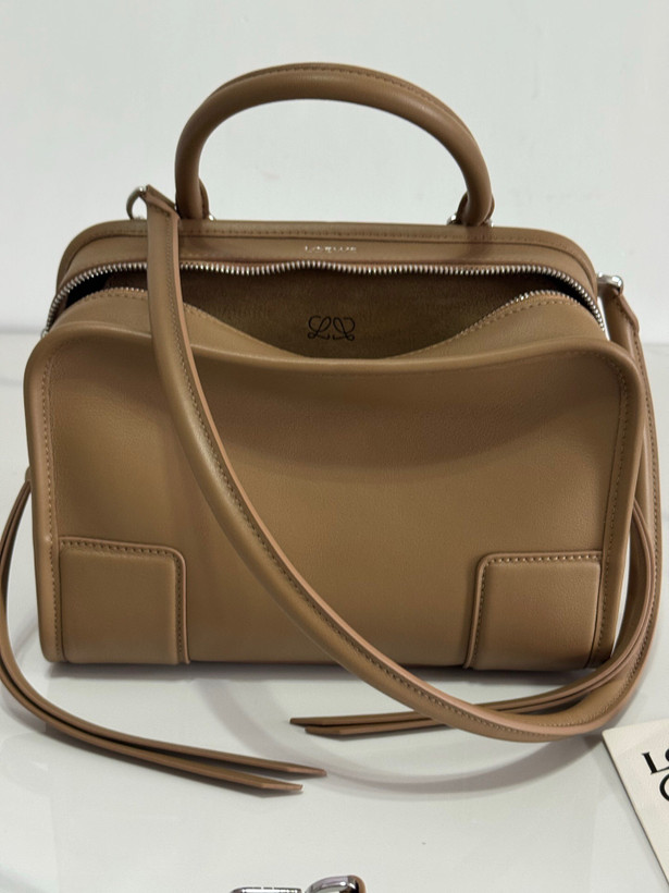 کیف زنانه برند Loewe