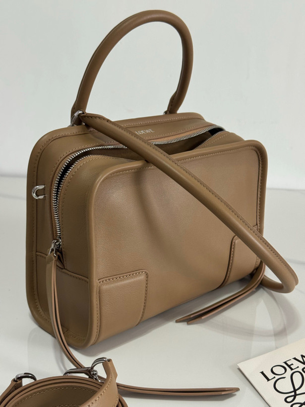 کیف زنانه برند Loewe