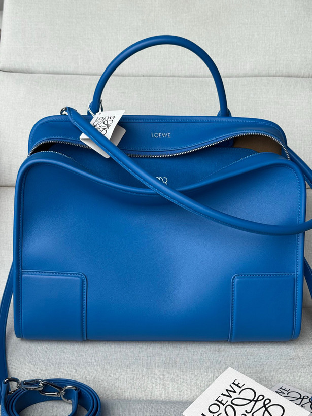 کیف زنانه برند Loewe
