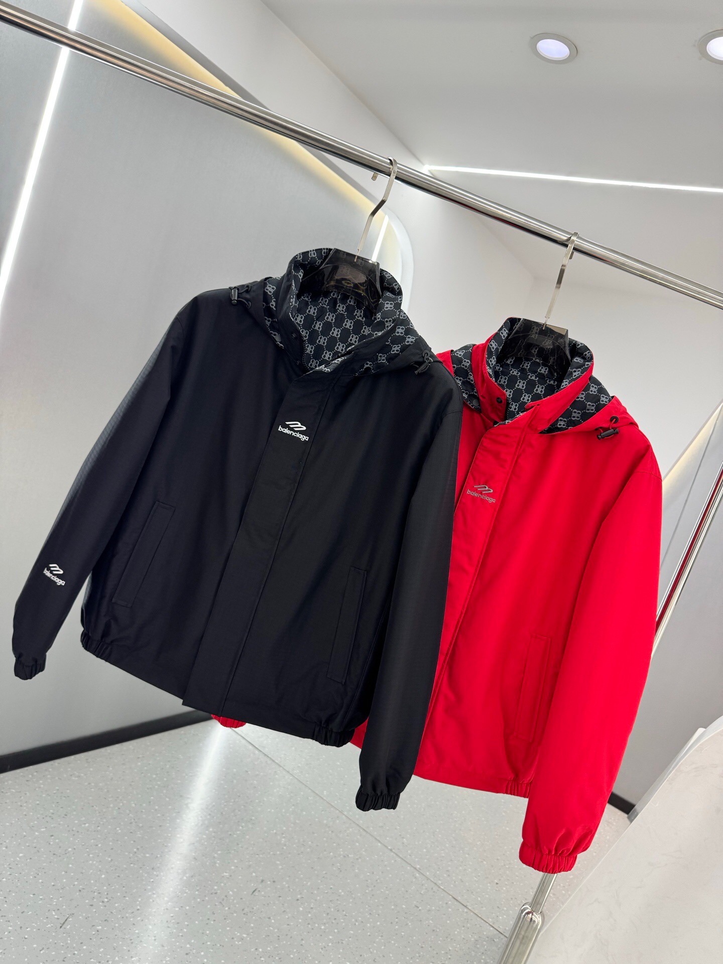 کاپشن دو‌رو برند Balenciaga