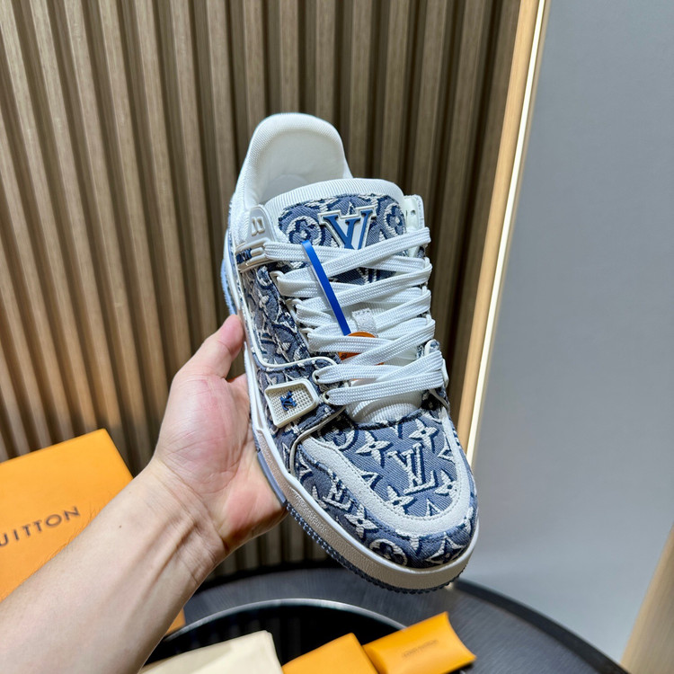اسنیکر برند Louis Vuitton