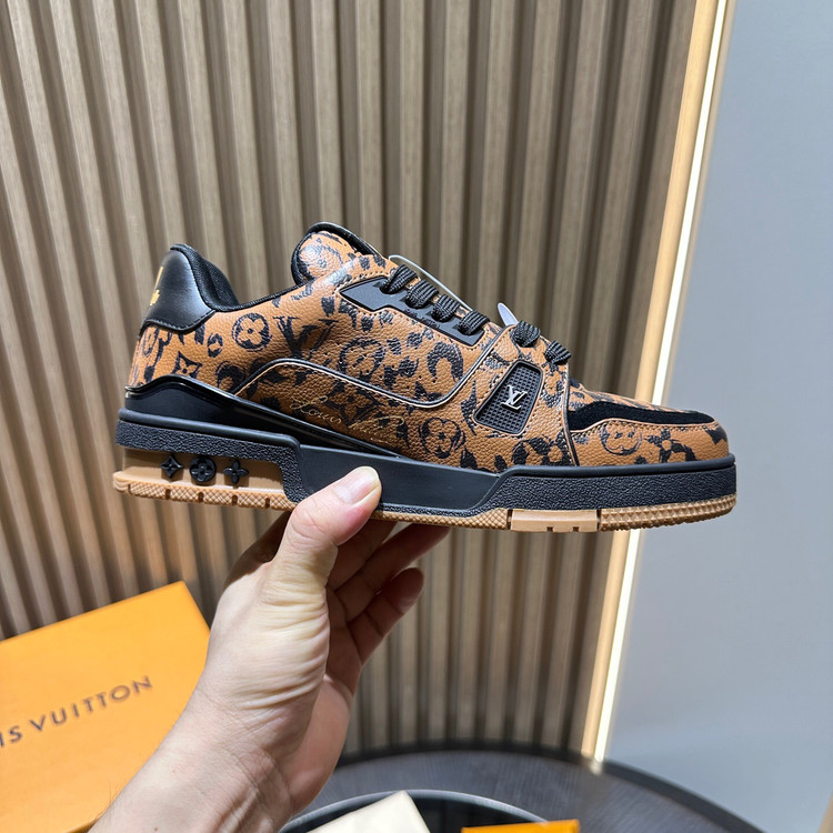 اسنیکر برند Louis Vuitton