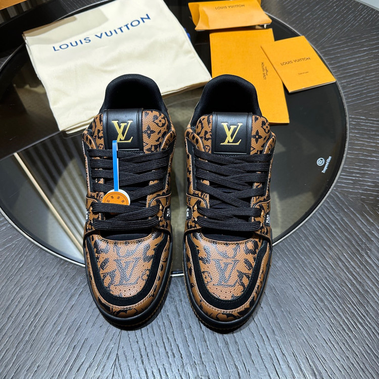 اسنیکر برند Louis Vuitton