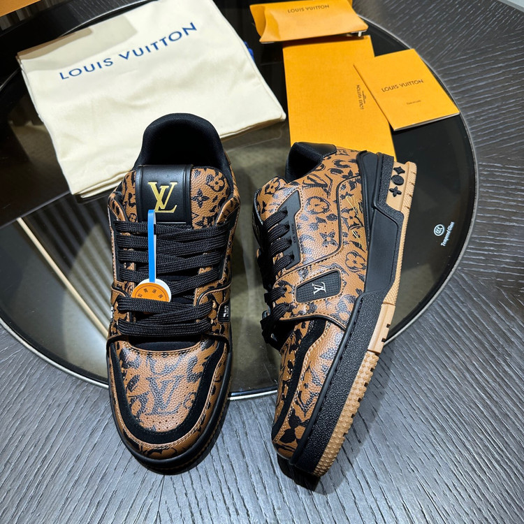 اسنیکر برند Louis Vuitton