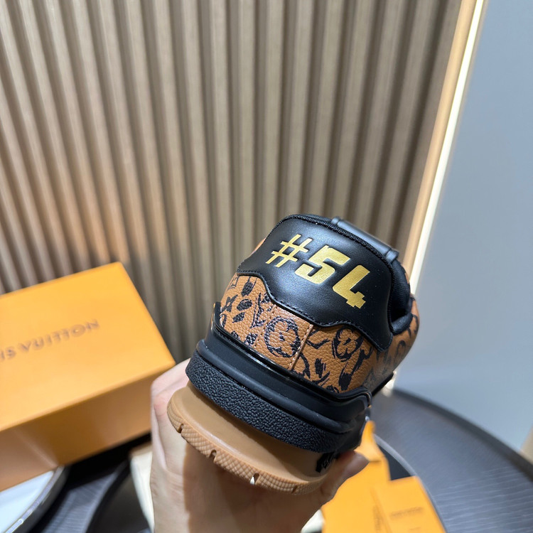 اسنیکر برند Louis Vuitton
