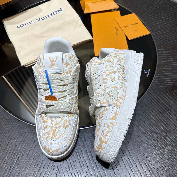 اسنیکر برند Louis Vuitton