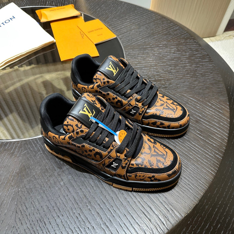اسنیکر برند Louis Vuitton