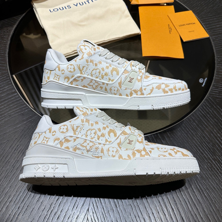 اسنیکر برند Louis Vuitton