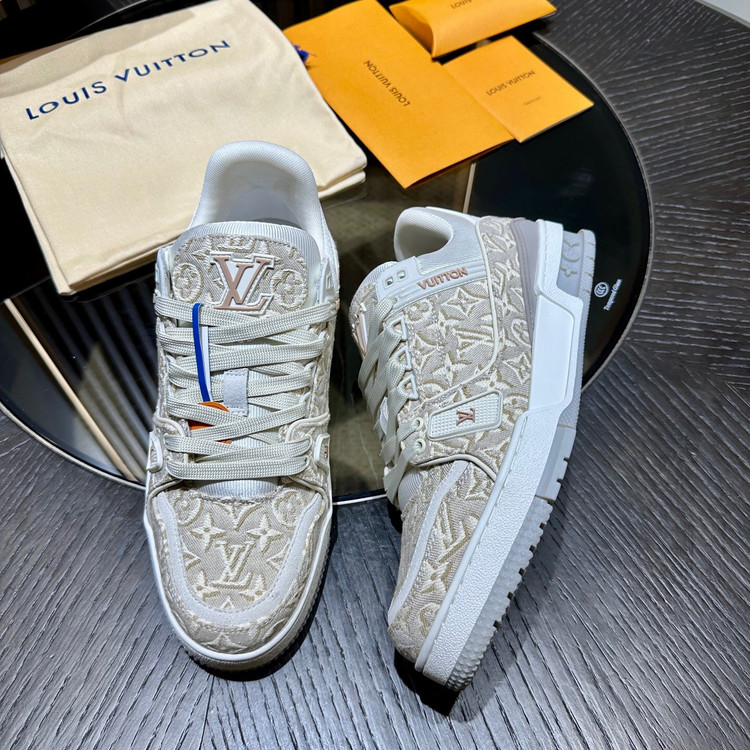 اسنیکر برند Louis Vuitton