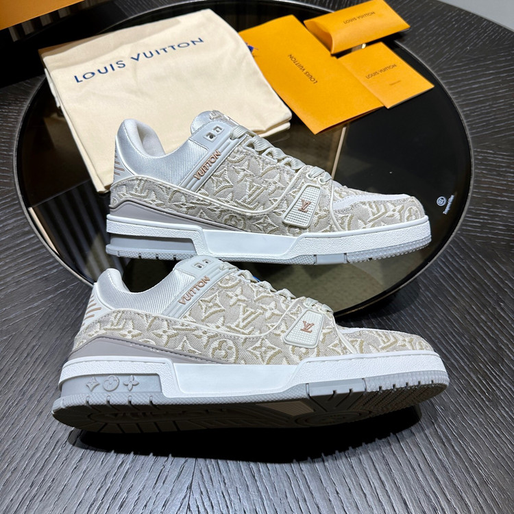 اسنیکر برند Louis Vuitton