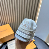 اسنیکر برند Louis Vuitton
