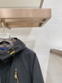 کاپشن برند Louis Vuitton