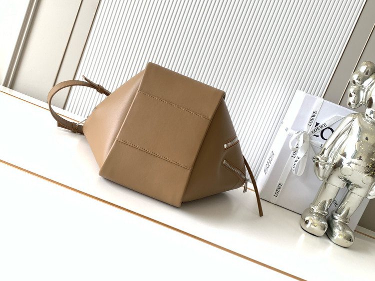 کیف زنانه برند Loewe