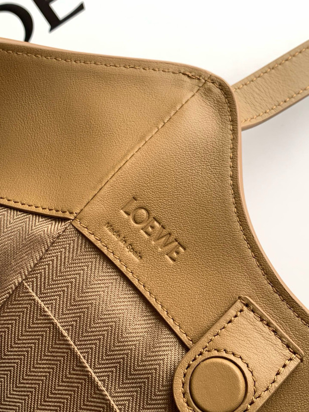 کیف زنانه برند Loewe