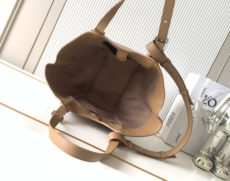 کیف زنانه برند Loewe