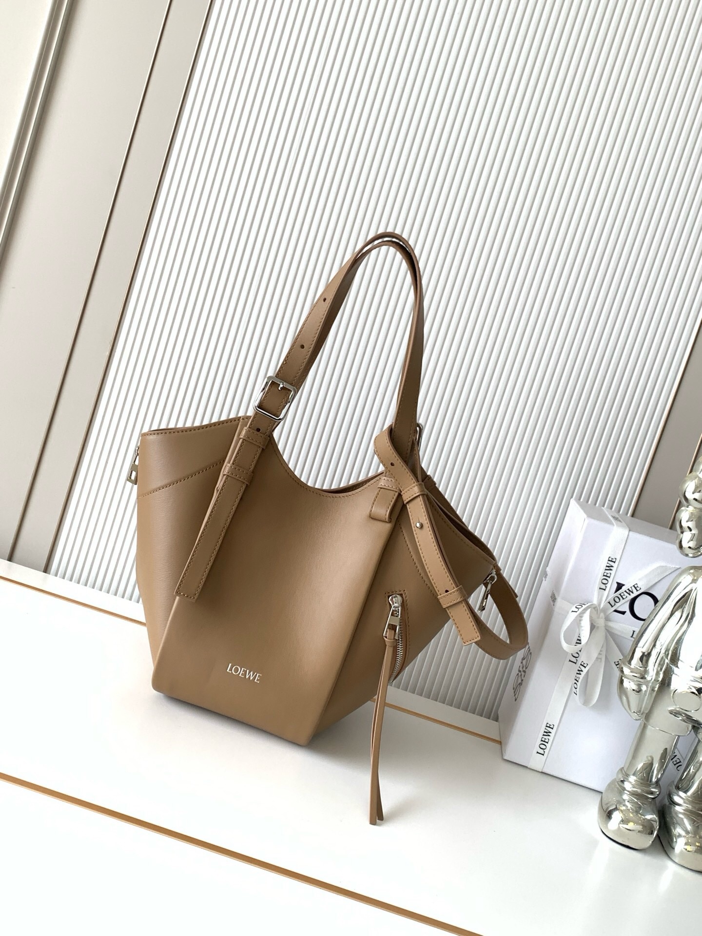کیف زنانه برند Loewe