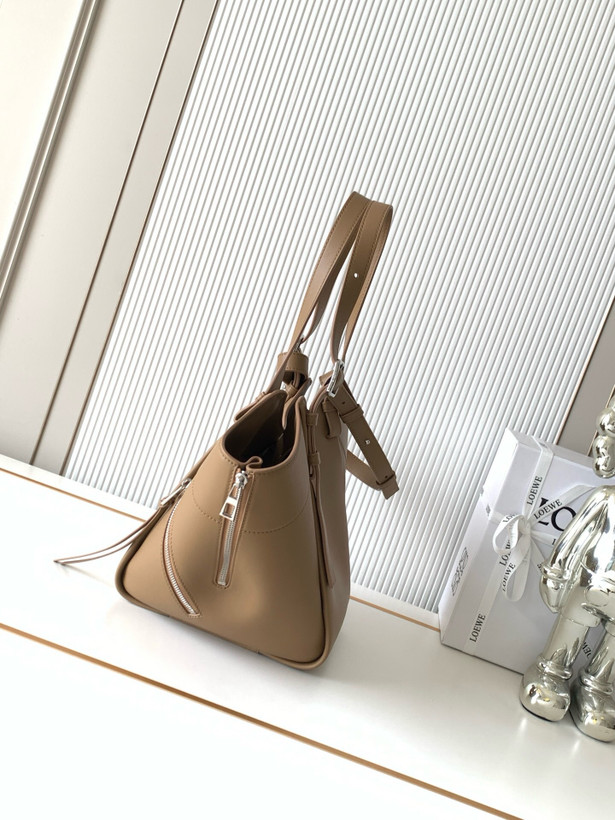 کیف زنانه برند Loewe