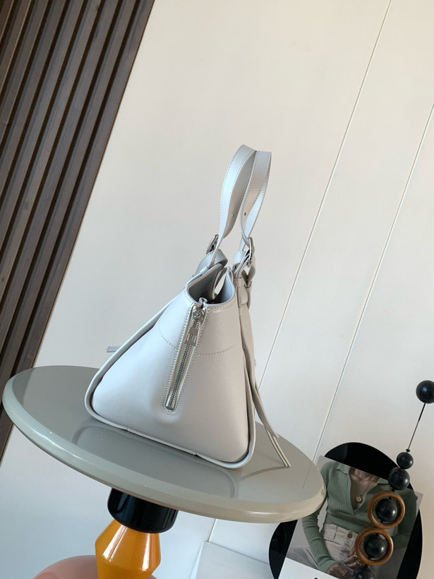 کیف زنانه برند Loewe