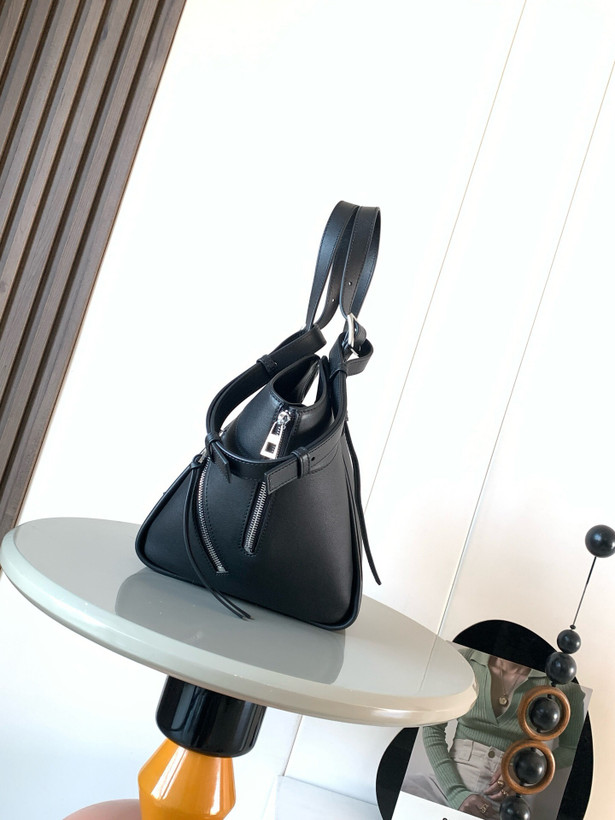 کیف زنانه برند Loewe