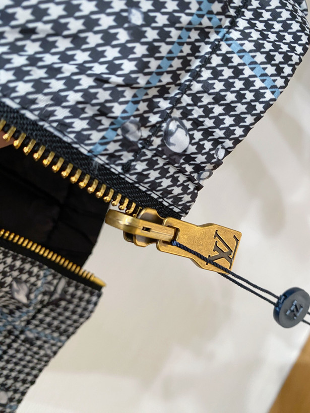 کاپشن دورو برند Louis Vuitton