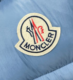 کاپشن برند Moncler