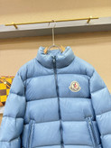 کاپشن برند Moncler