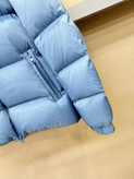 کاپشن برند Moncler