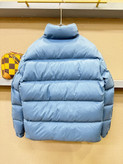 کاپشن برند Moncler