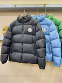 کاپشن برند Moncler