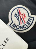 کاپشن برند Moncler