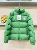 کاپشن برند Moncler