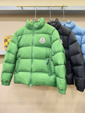 کاپشن برند Moncler