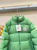 کاپشن برند Moncler