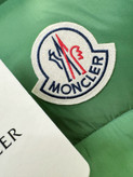 کاپشن برند Moncler