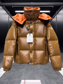 کاپشن برند Moncler