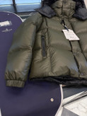 کاپشن برند Moncler
