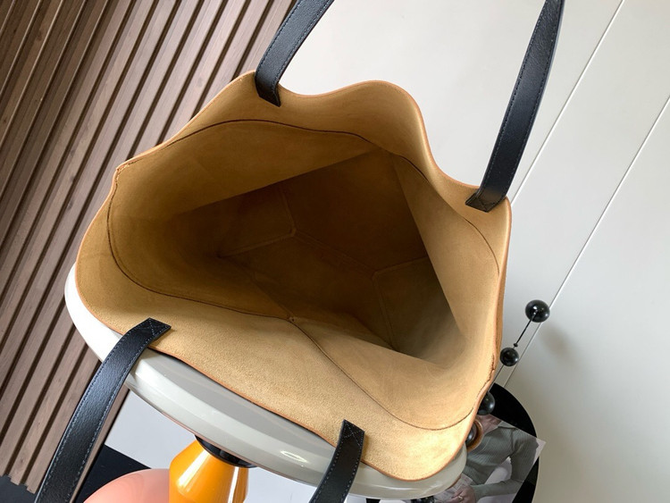 کیف زنانه برند Loewe