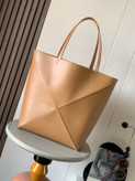 کیف زنانه برند Loewe