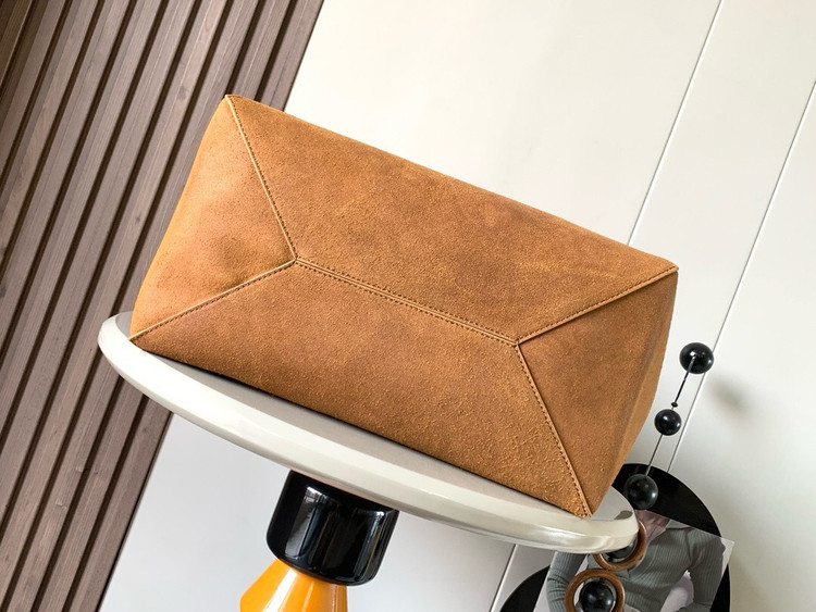 کیف زنانه برند Loewe