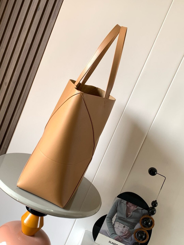 کیف زنانه برند Loewe