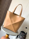 کیف زنانه برند Loewe