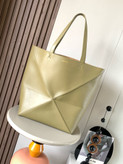 کیف زنانه برند Loewe